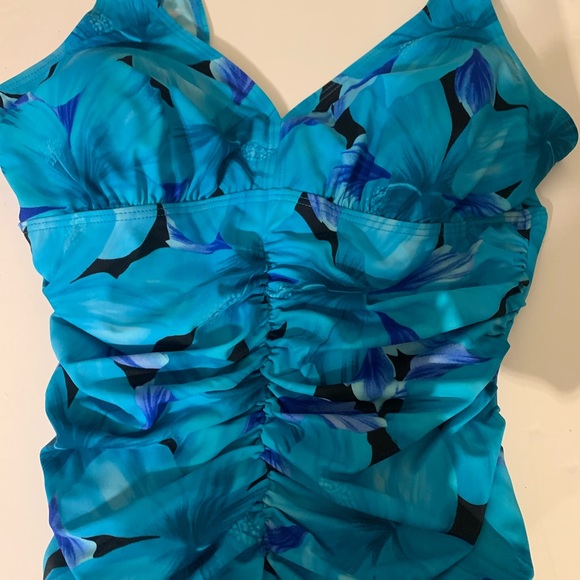 Bathing suit - Picture 2 of 7